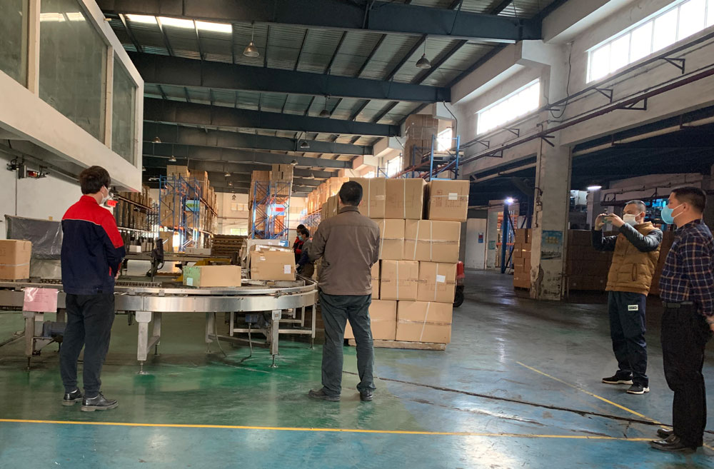 1月29日廣州經(jīng)濟(jì)開發(fā)區(qū)工信局領(lǐng)導(dǎo)到廣州華大現(xiàn)場(chǎng)視察指揮工作